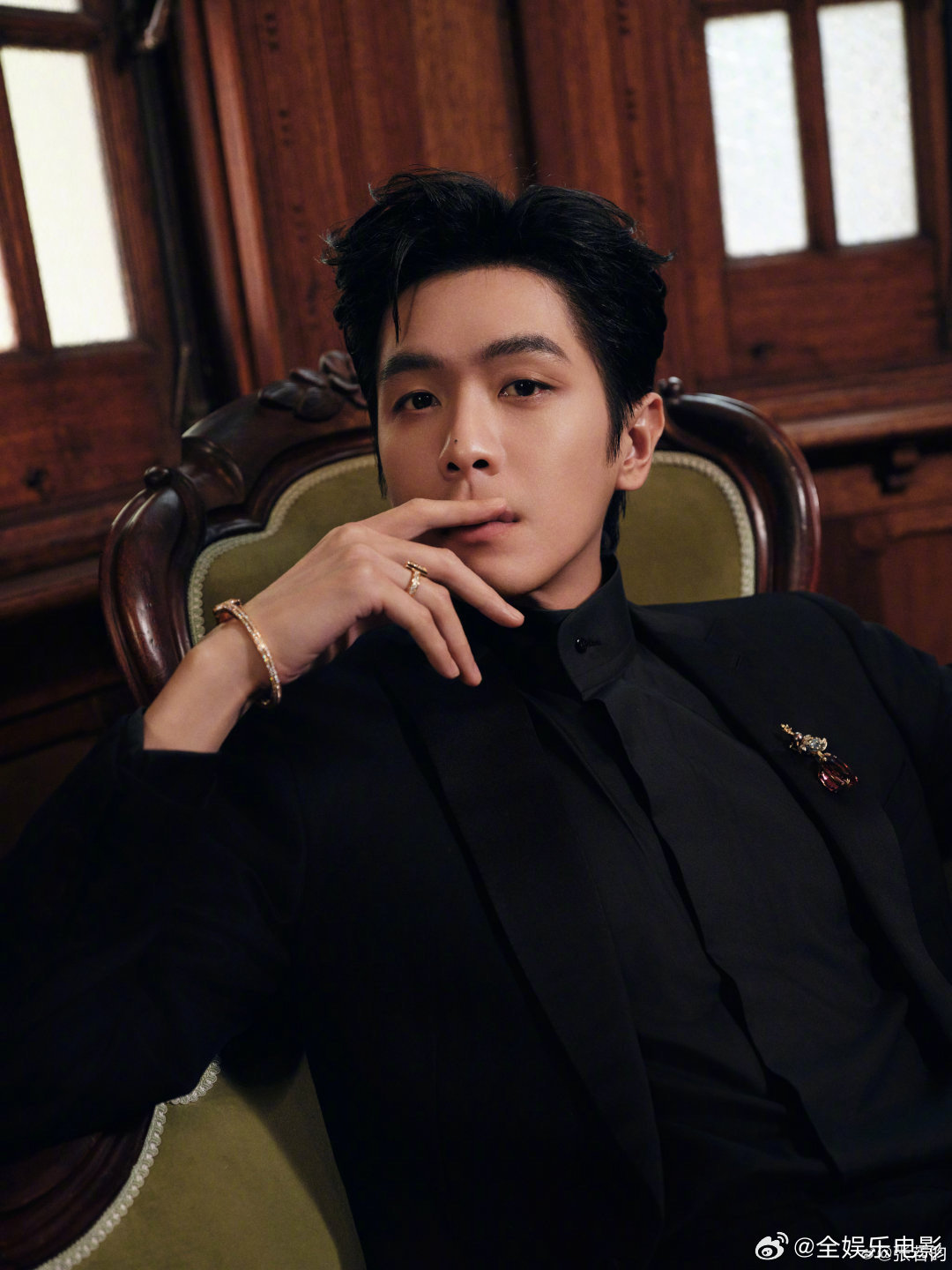 张若昀众和集团新人报到张若昀闯出一片工位旷野 张若昀说众和集团新人报到！已准备好