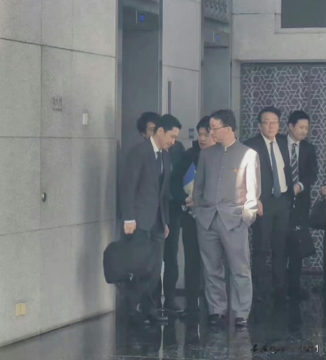 我们的气势已经压倒日方，像不像教导处主任训斥孩子，不要抽烟，不要早恋，不要总想砸