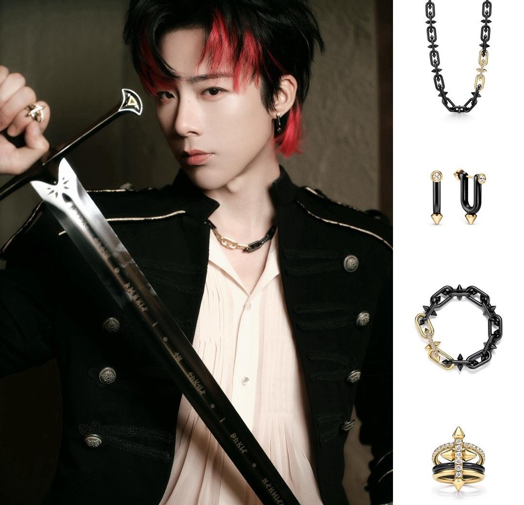 刘宇宁今日出席QQ音乐超级巅峰之夜造型大片，身着Feng System 2026