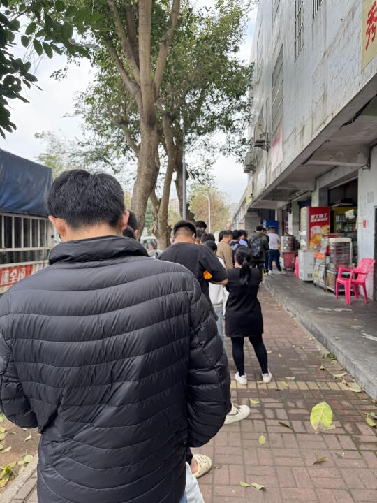 一中后门好吃的鸡腿饭我先帮你们排上了