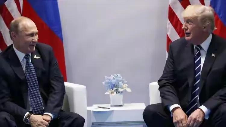 美国总统特朗普总在试图以最努力的方式结束俄乌战争，一会儿接见了俄罗斯总统普京。这
