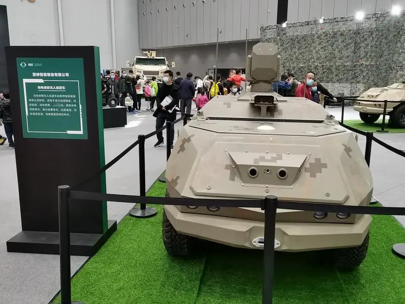 中国新一代步兵战车对标德国“拳师犬” 大倾角装甲成亮点：美国《防务博客》披露酷似