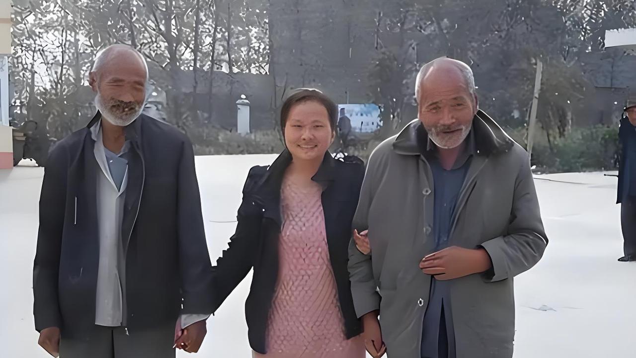 双向救赎！弃婴遇穷光棍兄弟倾尽所有托举，长大后报恩看哭全网
 
世间顶级的温情从