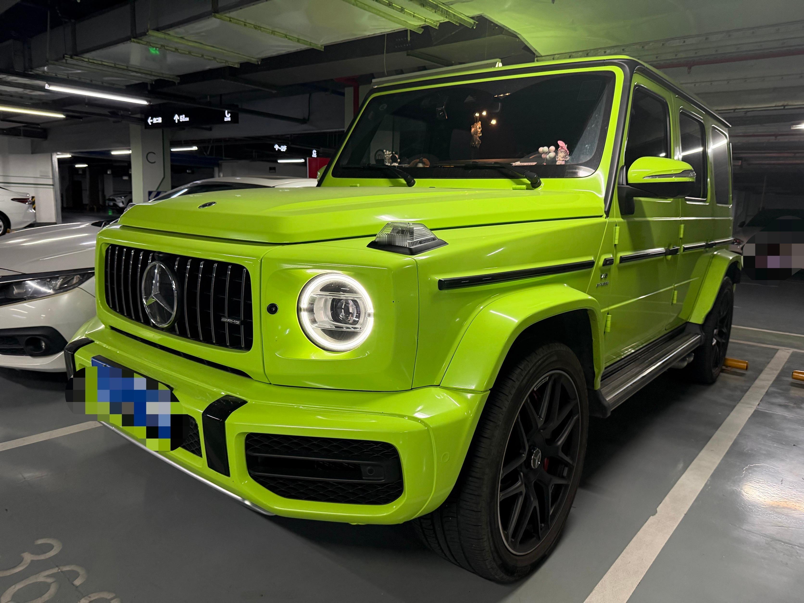 奔驰G63 小姐姐一手开下来，0事故，能开这类车的小姐姐一般驾驶技术都是过硬的，