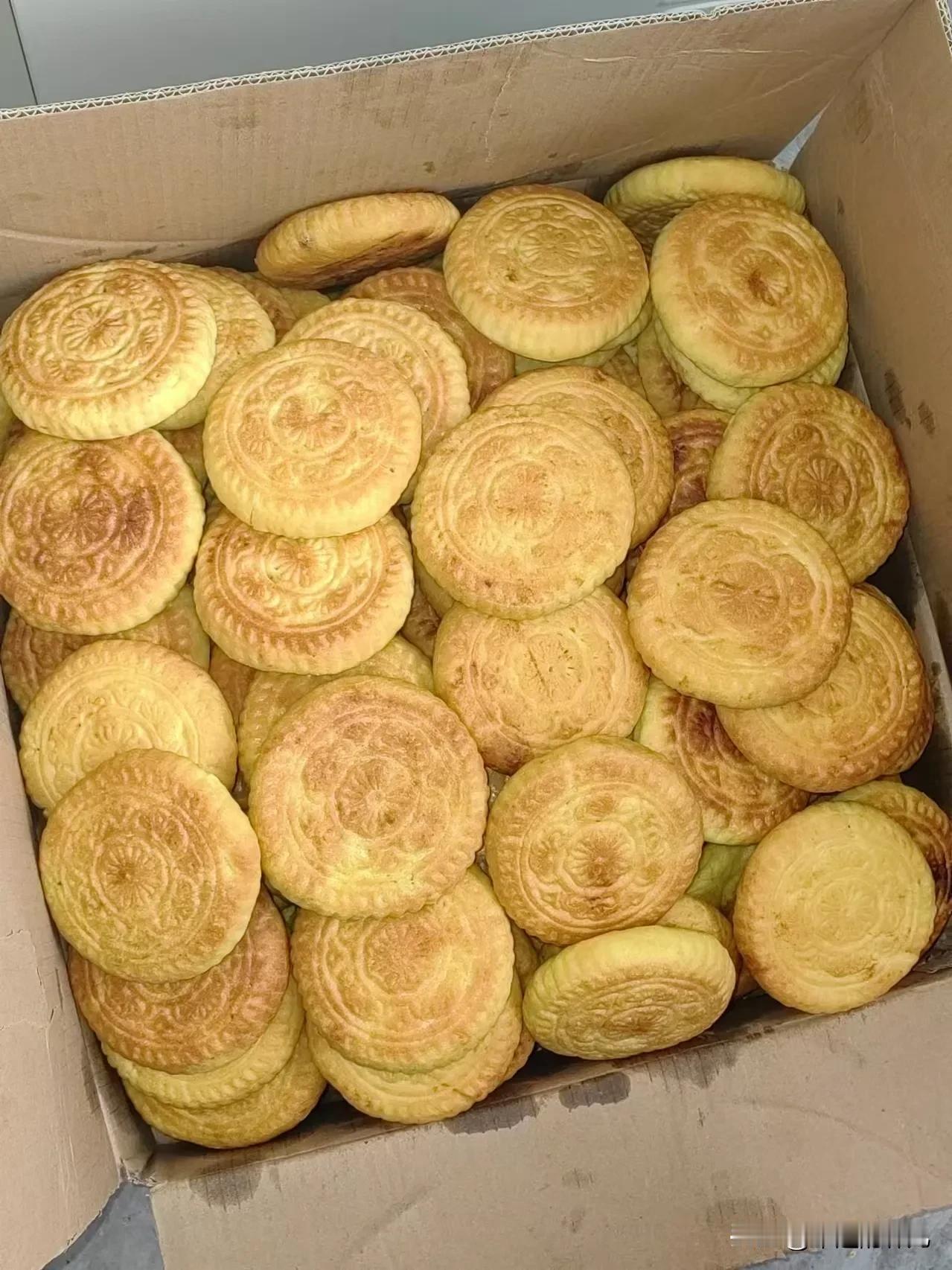 牙齿正在惩罚我，
我以前特别爱吃糖，过年的糖，亲戚朋友家的都我一个人包揽了，
牙
