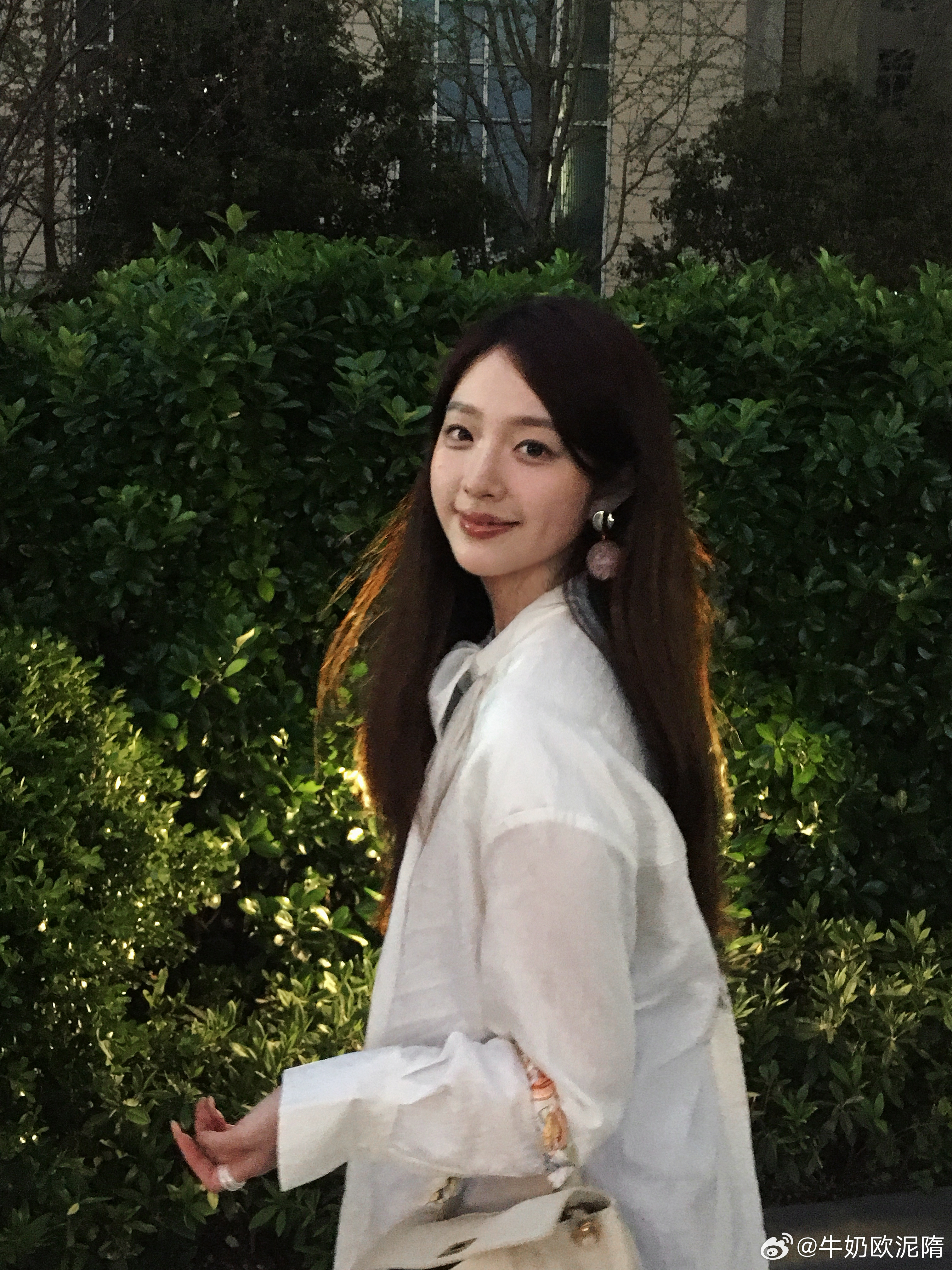 牛 过了在日记里“撒谎”的年纪反而坦诚的写下很多心情 平和宁静… 🍃也许以后还