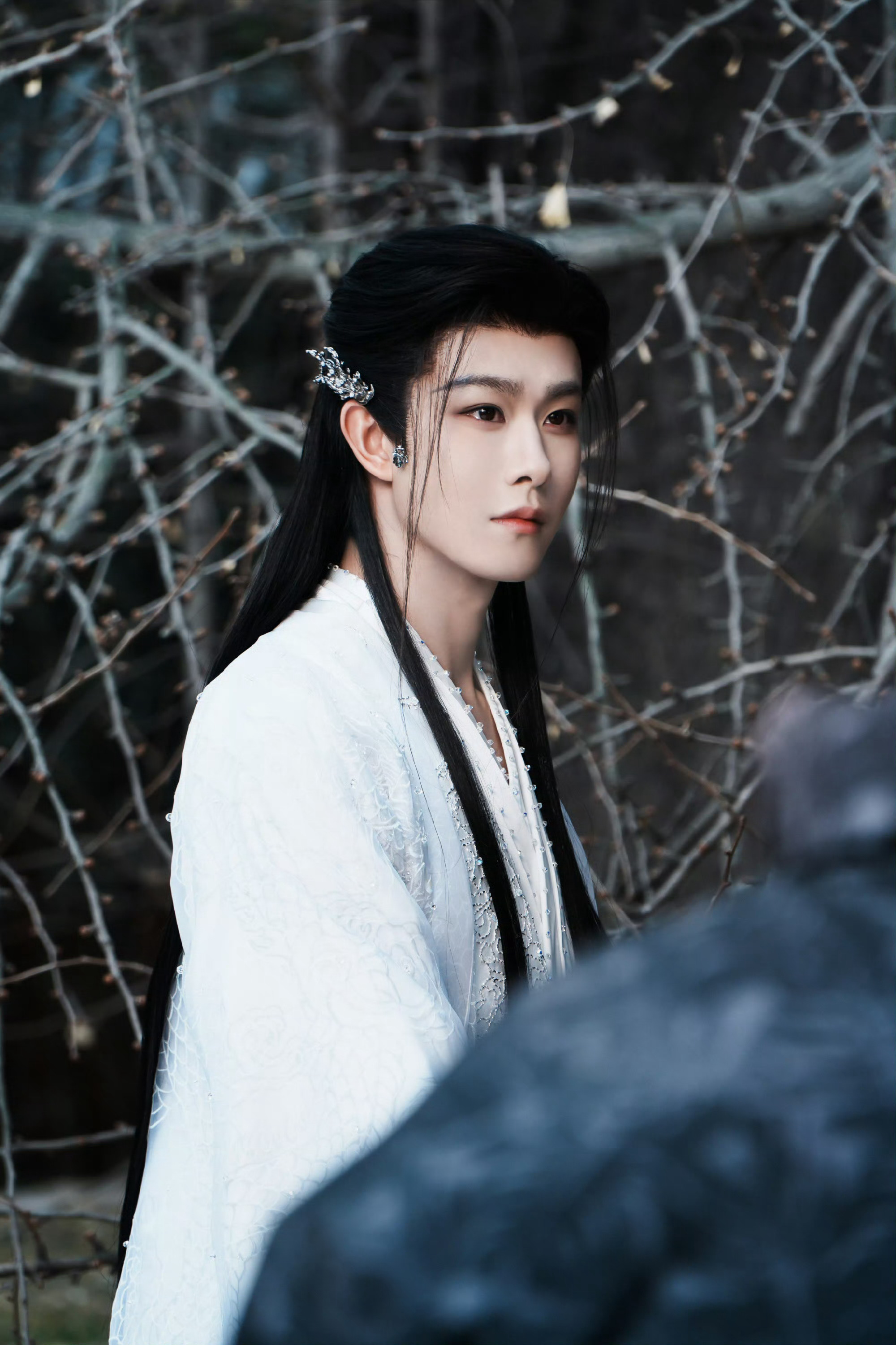 田嘉瑞又演小苦瓜身负龙神之责，困于宿命之局，终留一人守无声岁月这个从《云之羽》到