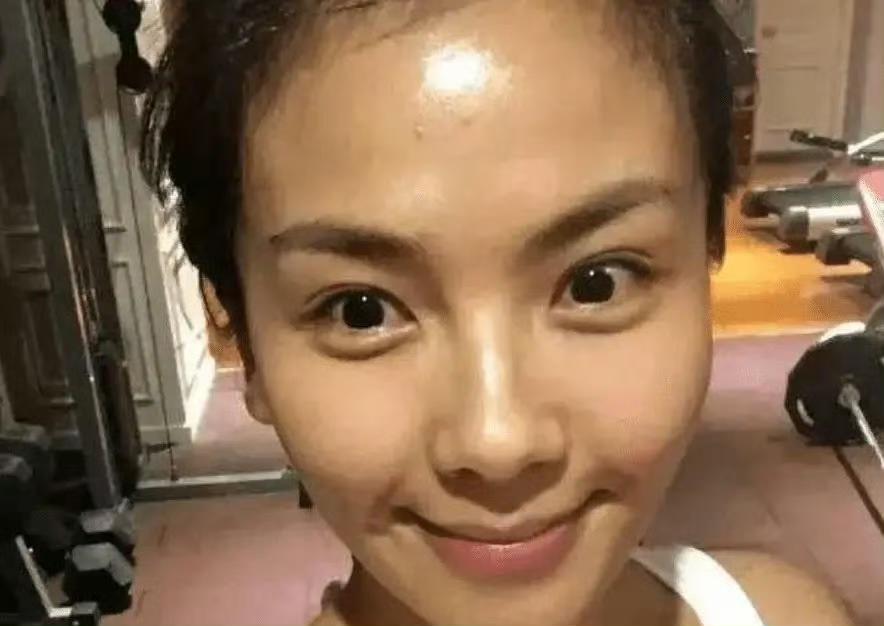 刘涛：素颜我就是黑点儿！

高圆圆：我就是看着老点儿！

马伊琍：我就是看着清爽