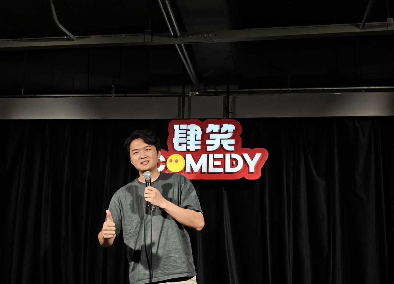 肆笑盲盒竟然开出了他！
盲盒形式很有意思，一次性见到多位演员，风格各不相同。
小
