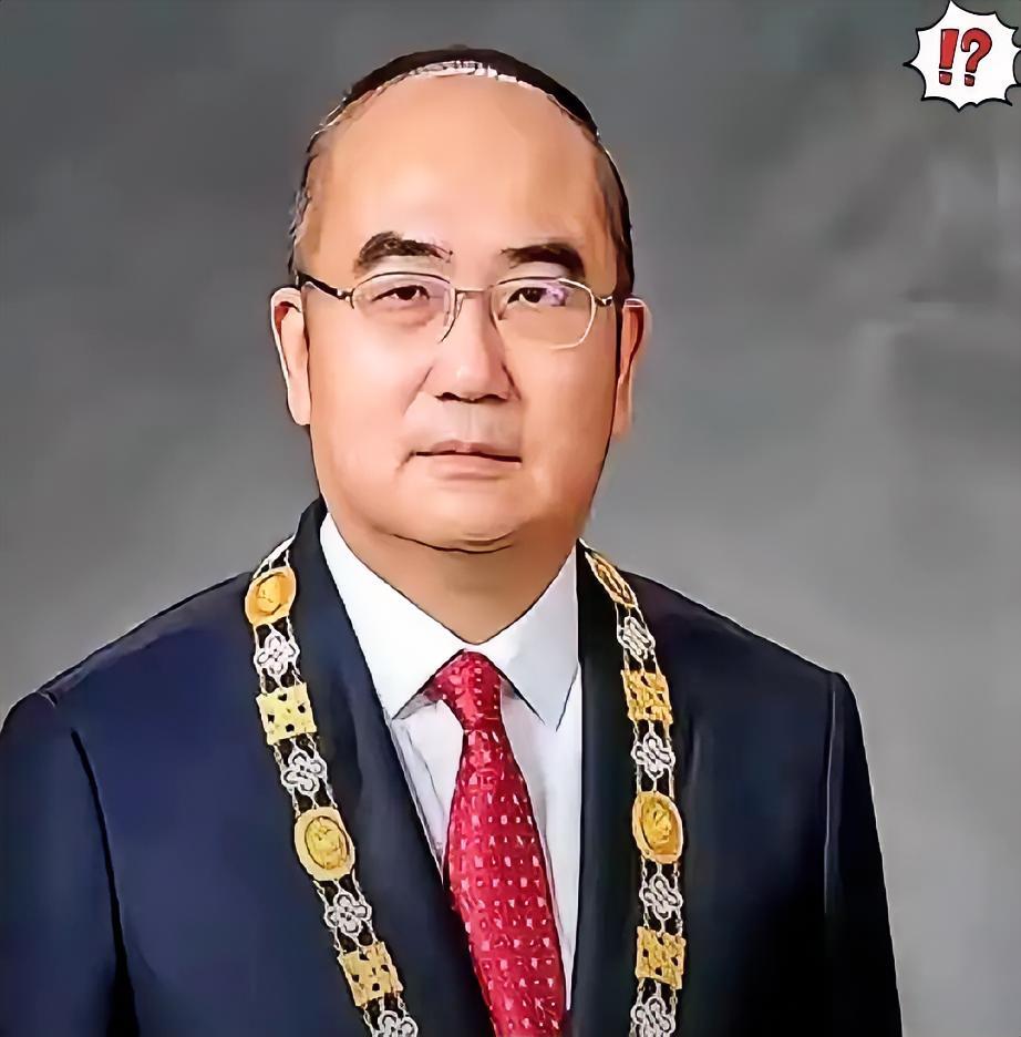 被我们神化的张定宇，藏着最被忽略的人间真相
 
谁能想到，当年那个撑起武汉金银潭