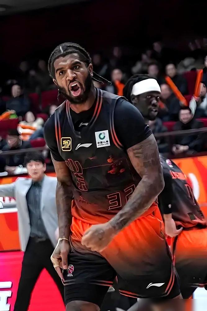 我跟你说，看完比赛我手还在抖。这个叫克里斯的外援是哪儿淘来的宝贝？

说白了，就