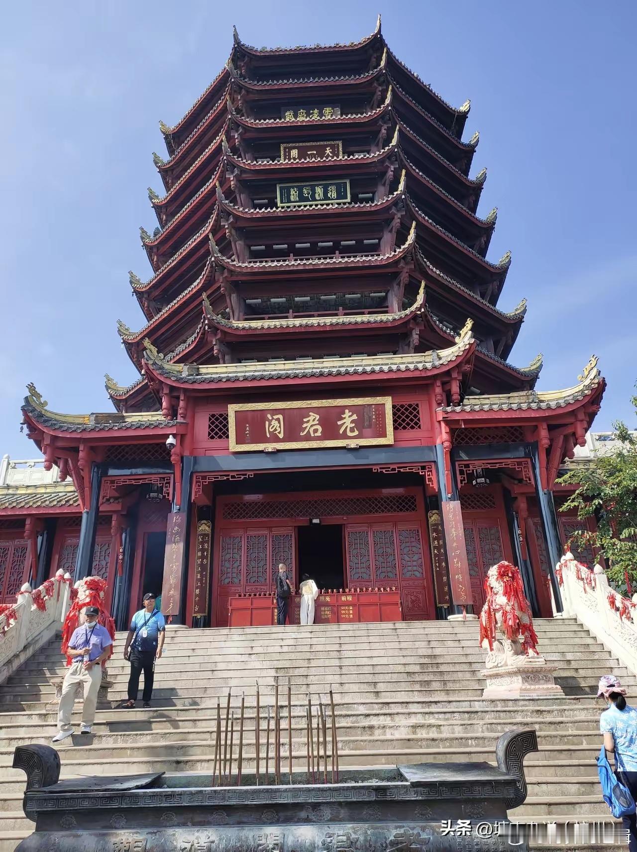新加坡《联合早报》评论员沈泽玮，因为公开批评电影《给阿嫲的情书》是"统战工具"，