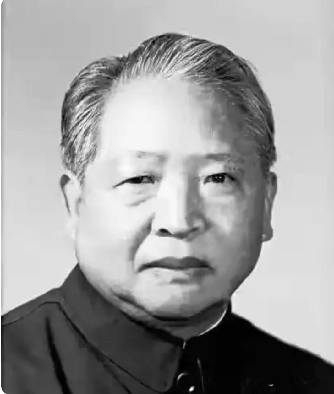 他曾任连云港市委书记。1923年出生，江苏沭阳人。1939年参加革命。1980年