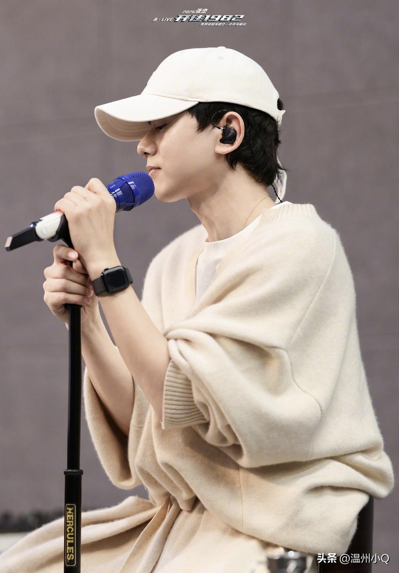 张杰的衣品进步了很多，远离卡码的紧身裤是对的，阔腿裤才是正确的打开方式。