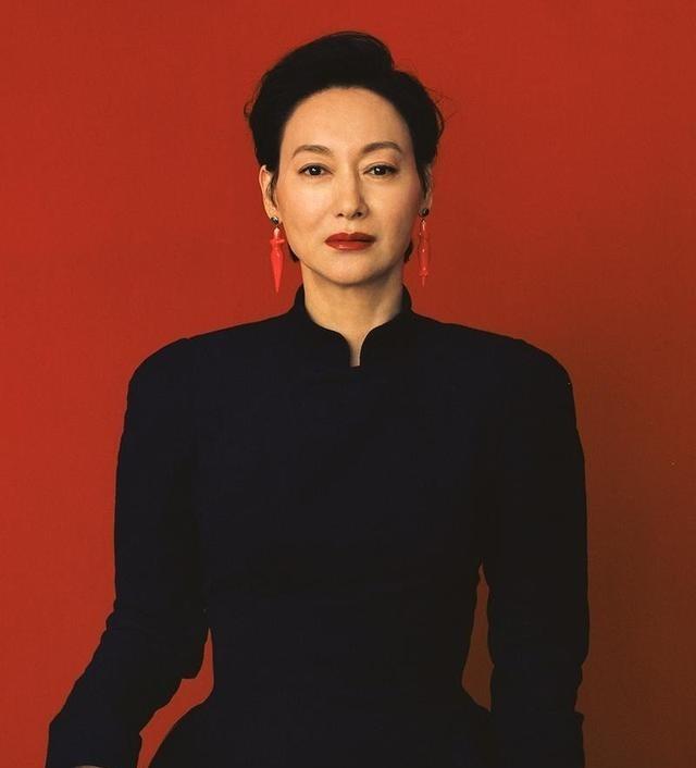 1999年，被誉为“第一打女”的惠英红患上了抑郁症。她在家里留下遗书后，吞下36