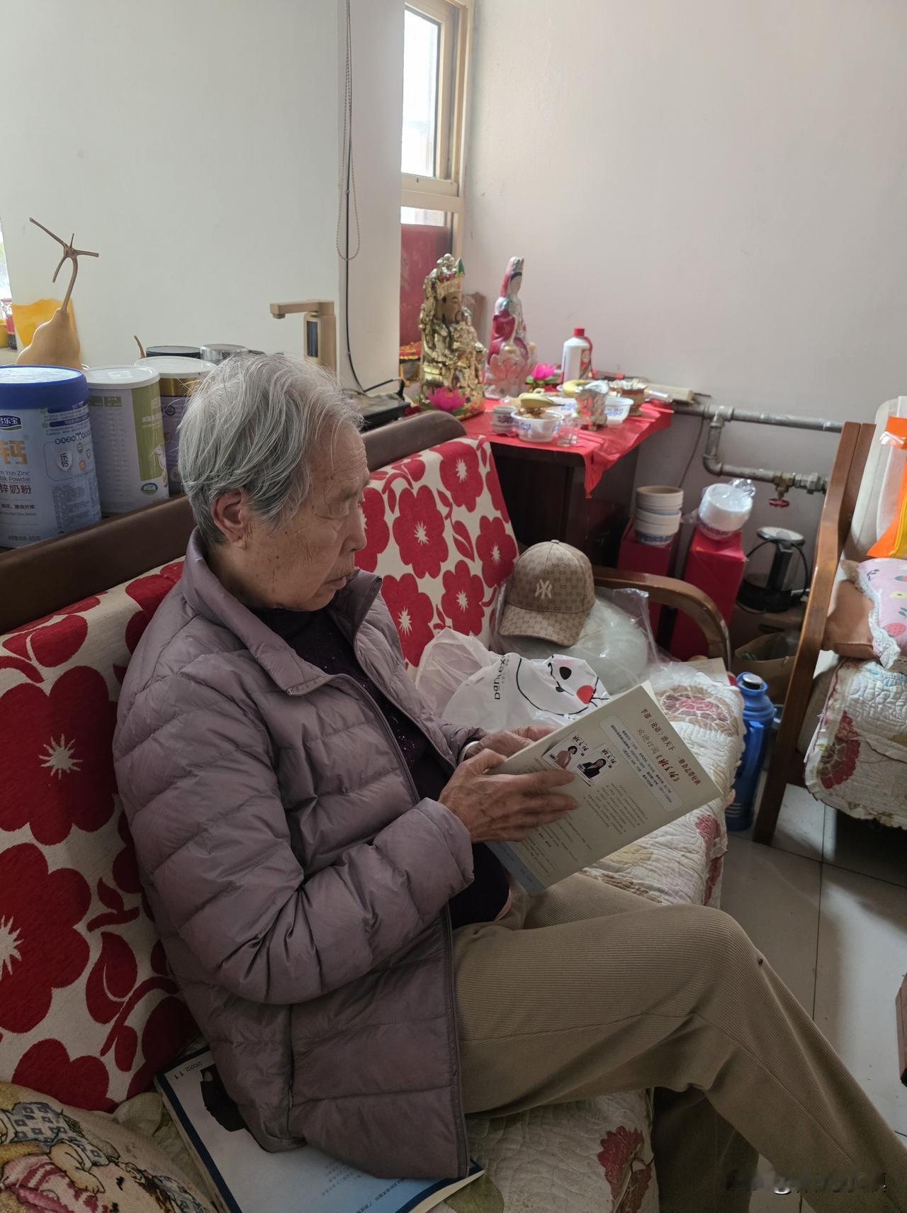 中午跟老娘一拍即合，这回没跟我拧巴，说出来就出来了……

中午不想在家吃了，我构