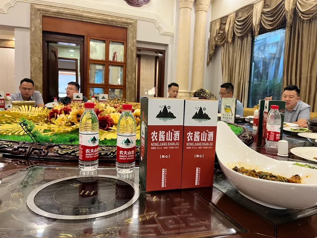 这酒是碰瓷吧？