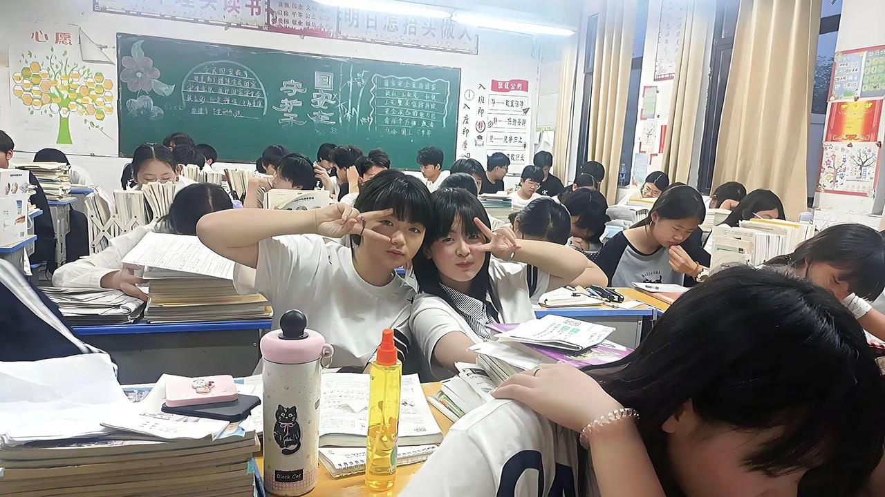 少年当有凌云志，不负黄河万古流。希望你们怀揣理想奔赴山海，续写九年级新篇。