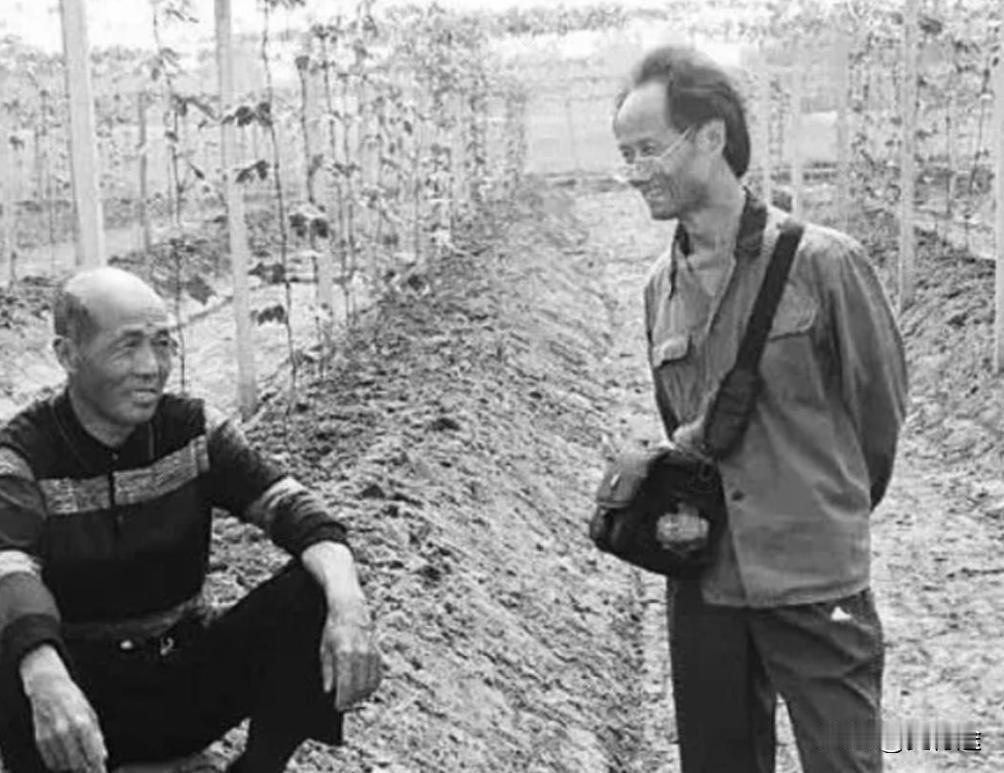 1998年，大学教授何家庆来到深山调研。由于过于饥饿，于是就向村民讨吃的。不料，
