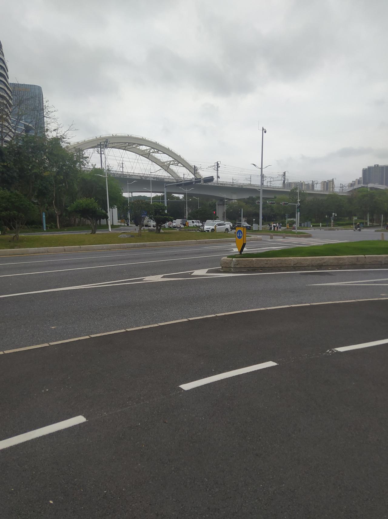 出门防止迷路的最好方法，就是把沿途的风景拍下。把你走过的风景拍下来，尤其在十字路