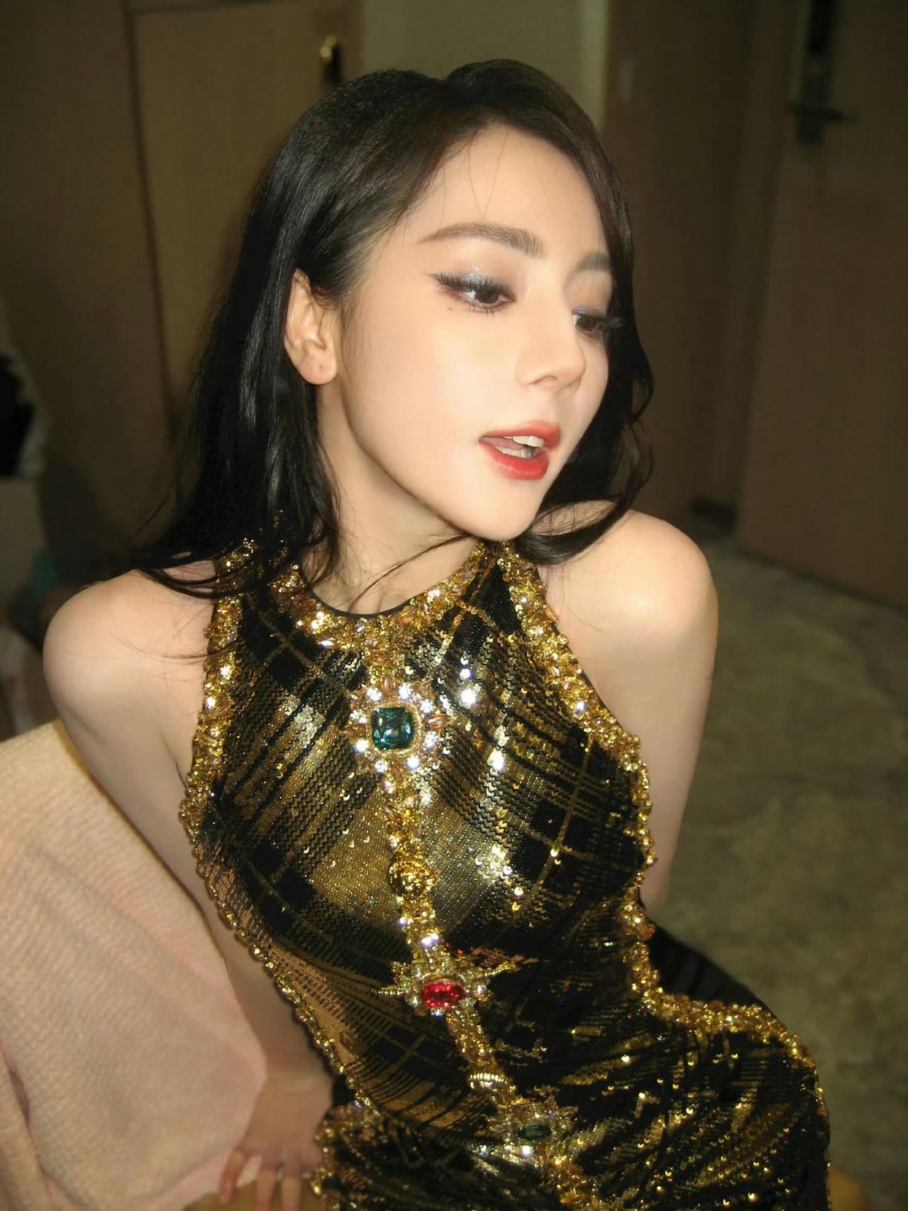 美美的迪丽热巴 [机智]