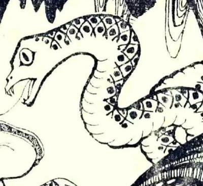 一天，寡妇在地里干活，突然看见两条大蛇缠绕在一起。

那蛇身有碗口粗，鳞片在日头