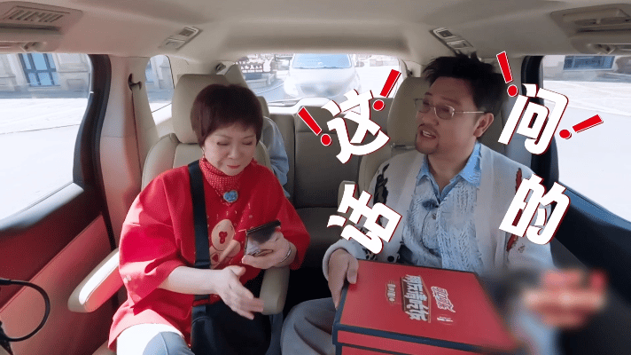 谁教你们内娱这么论辈分的 家人们谁懂啊！蔡明贾冰私下是这么亲的关系，贾冰喊尹正杨