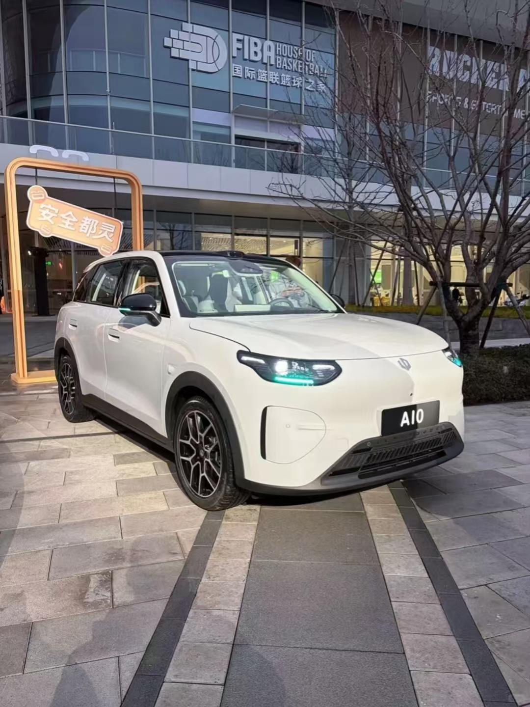 最近零跑A10很火爆啊，去门店约试驾约了三四天都约不上。趁这段时间，仔细研究了下