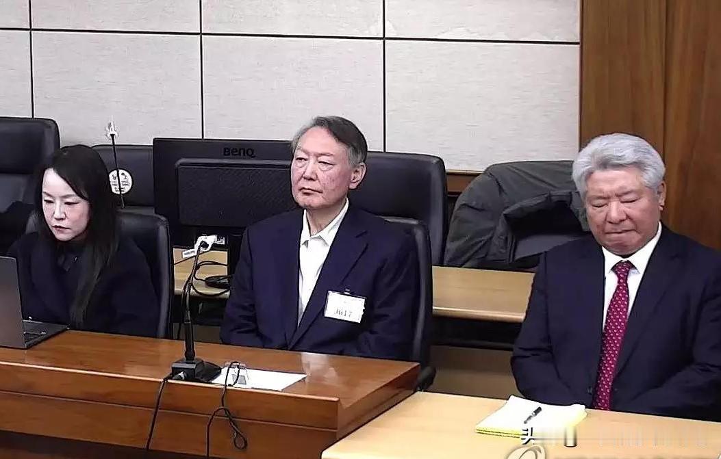 17日韩国前总统尹锡悦辩护律师团痛批一审5年监禁判决背离法理准则。律师团指出，法