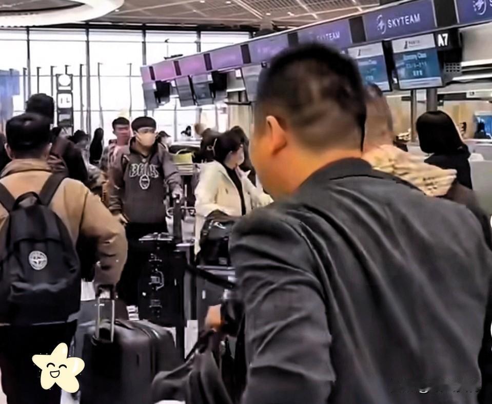 大快人心还是活该？

日本现在已经不安全了，12条中日航线全部停飞，滞留在日本的