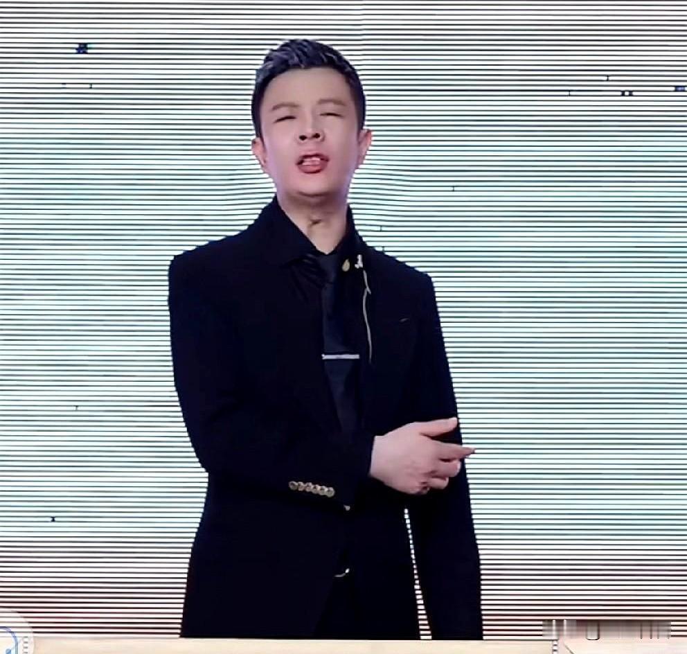 两天涨粉400多万，这哪是带人，这简直是赤裸裸的“造神”。
辛巴帮陈先生两天涨粉