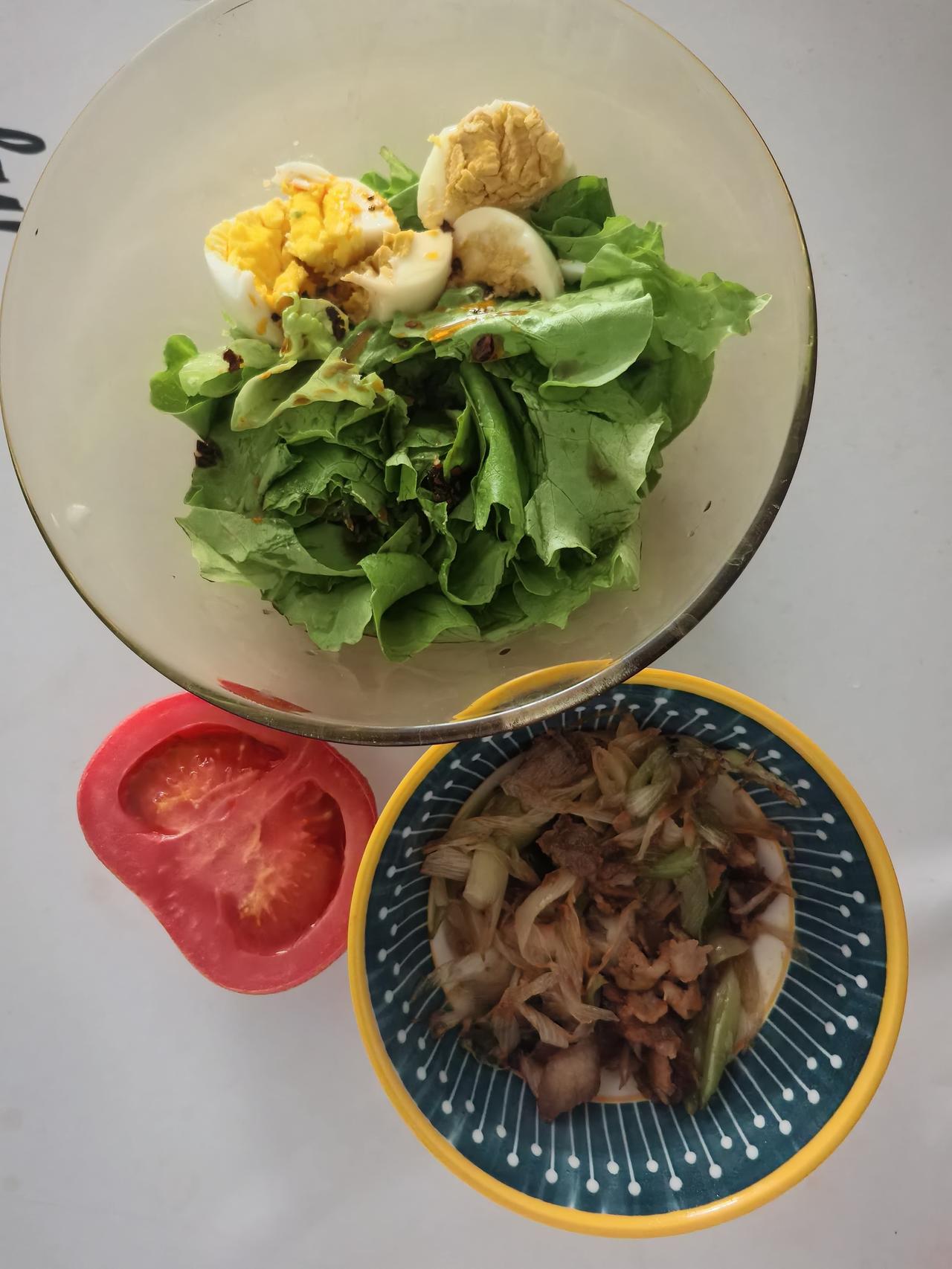 三个月瘦了20斤，我是这么做的。
脱下棉衣觉得自己胖的没眼看，一上秤125斤了，