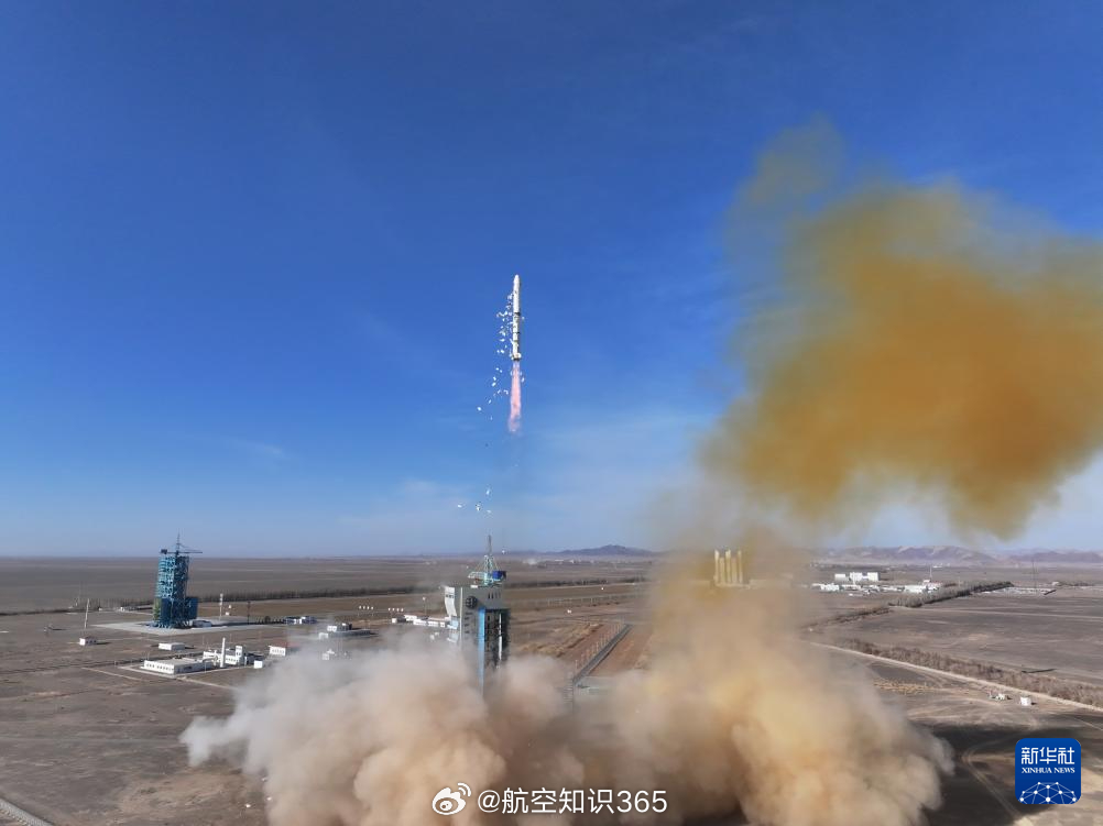 【我国成功发射阿尔及利亚遥感三号卫星A星】今天12时01分，我国在酒泉卫星发射中