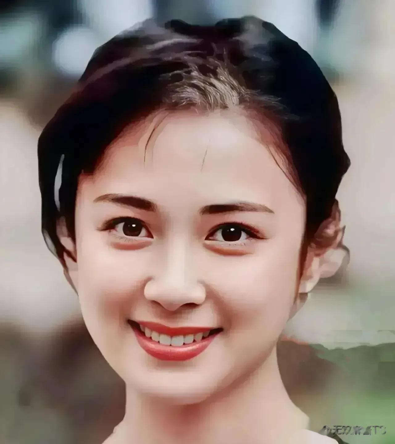 这个倾国倾城，沉鱼落雁，眼睛都会说话的女人是谁？她五官精致，大大的眼睛，长长的睫