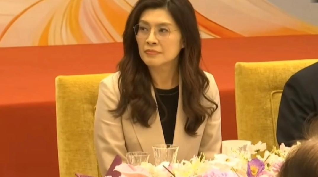 能否和平统一，关键还是要看台湾人自己的选择。

郑丽文来大陆，是大陆给台湾人的一