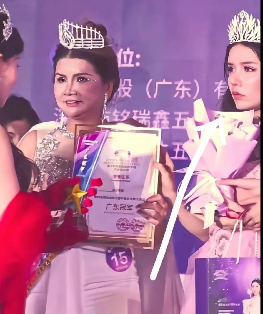 因为长相与大众印象中的模特形象差异太大，这位“15号广东冠军”引发了广泛争议。