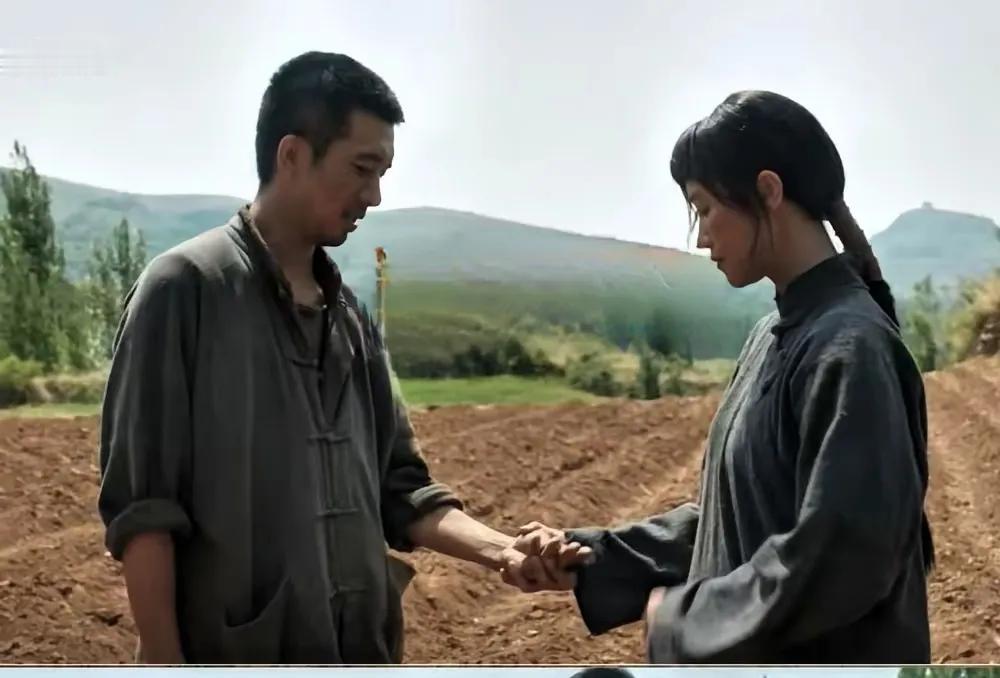 追剧《生万物》  昨睌剧中情节，几个强制抓兵的到村子里来抓兵，村长宁学瑞带路，意