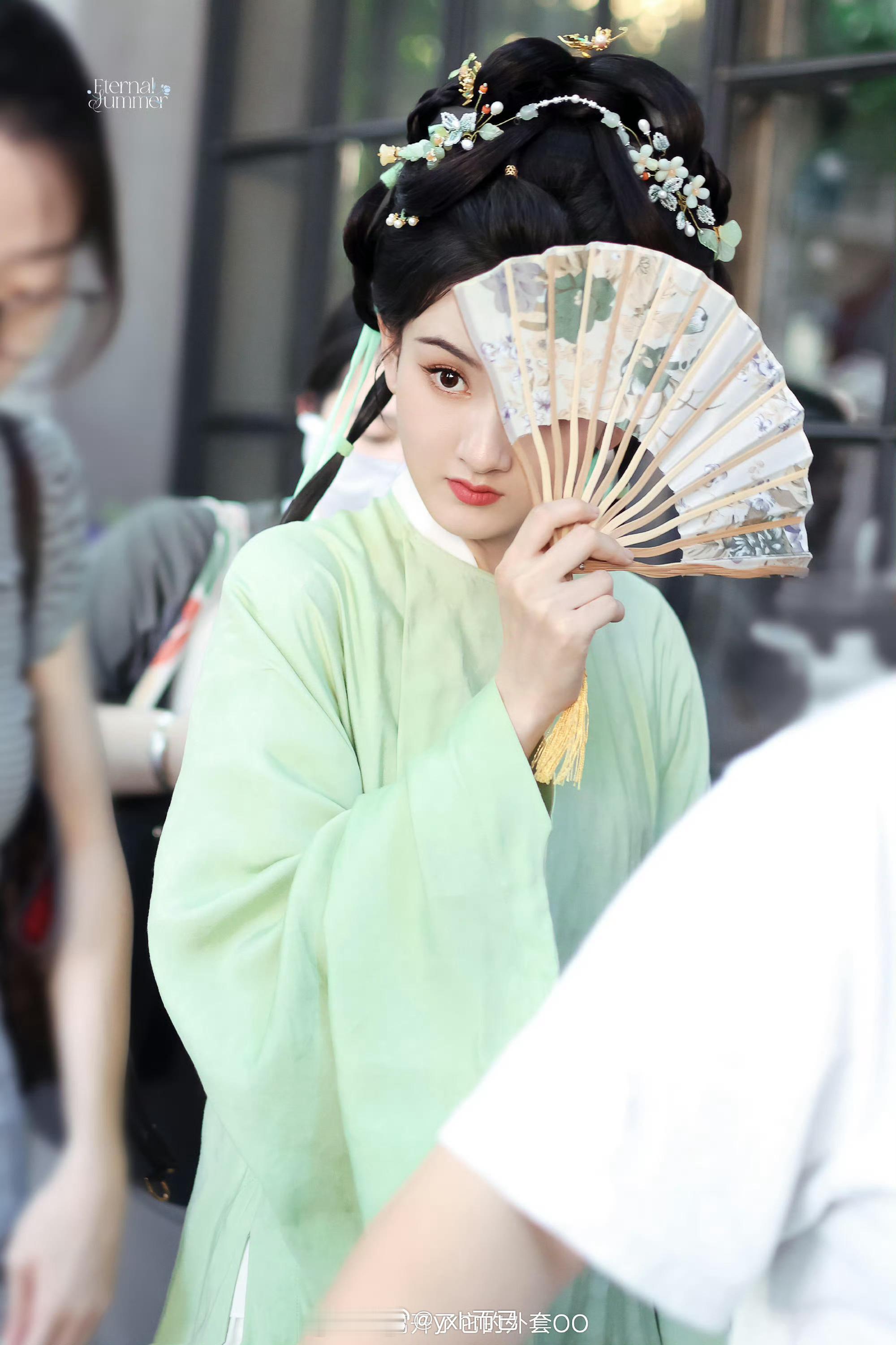 表妹万福祖儿妆发越来越好看了 ​​​