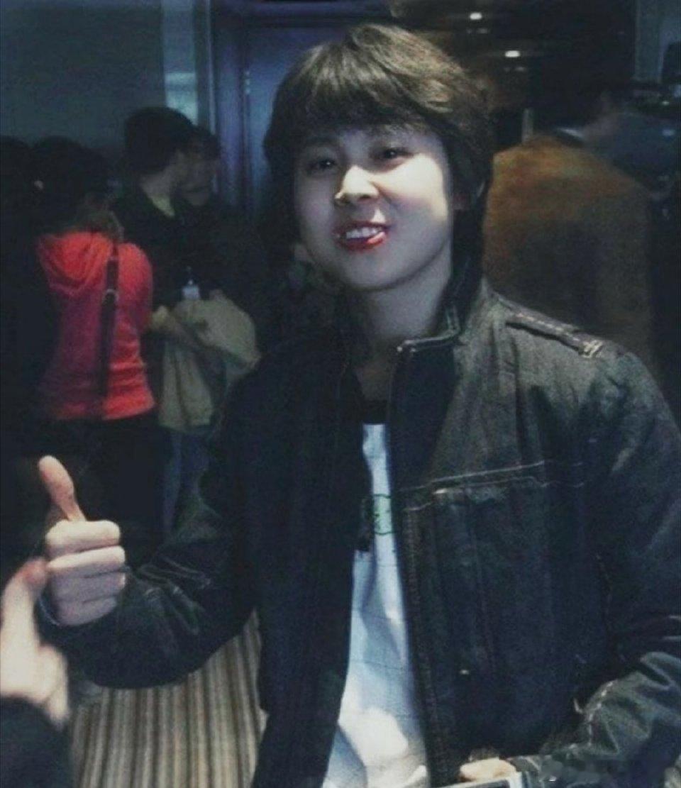 王濛再回都灵感慨哽咽 重回夺冠地，过往的画面涌上心头。20年的坚守，她用热爱书写