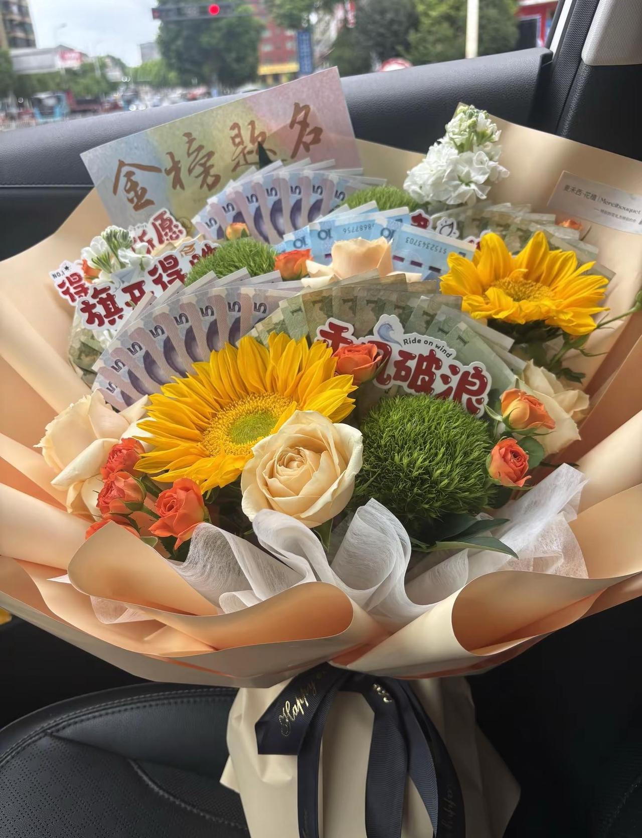 中考只有一次    仪式感必须有   这一刻不问成绩    不问结果   付出过