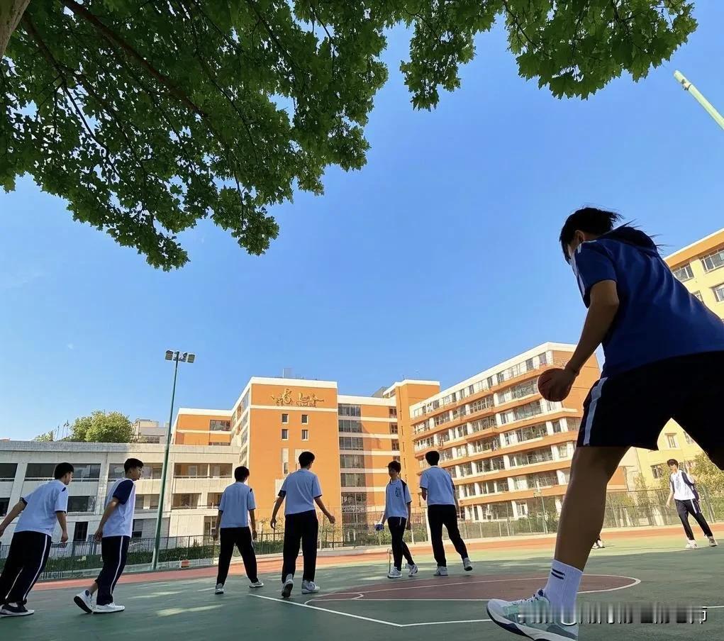 长沙市高中实施双休：教育理念的进步与挑战
         近日，长沙市教育局回