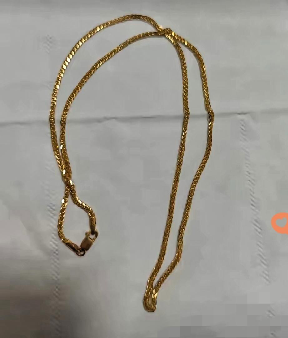 金价飙到900多，我拿着十年前中国黄金买的项链去变现，结果直接傻了眼！
 
当年