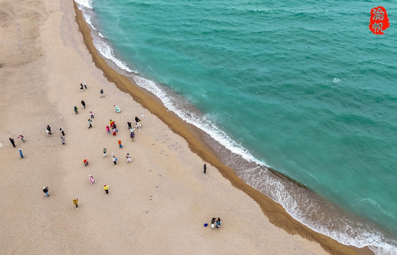 很多人不知道，中国有两个“海南”：一处是面朝南海的海南省，椰风海浪、沙滩海湾家喻