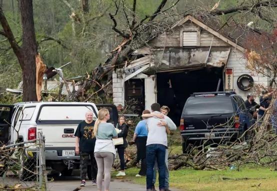 为什么美国人宁愿房子被龙卷风卷走，也不肯用混凝土建造房子？答案并非出于盲目或固执