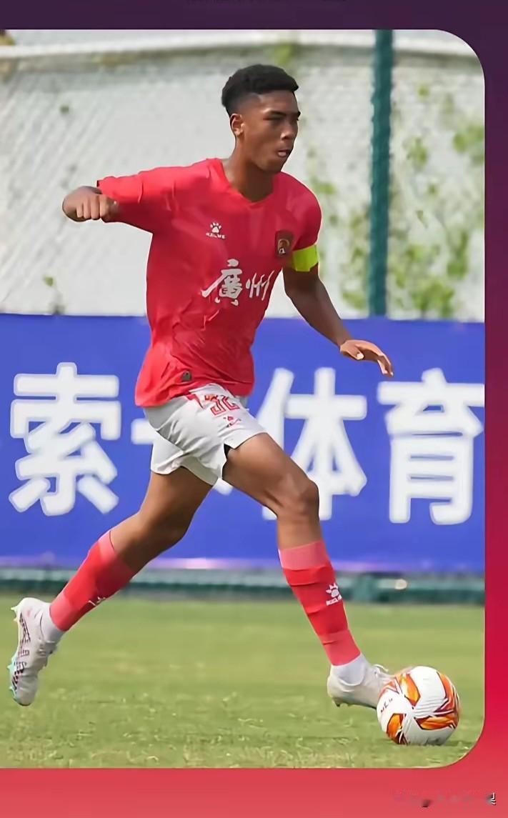 辽宁铁人要重点培养17岁混血中卫张洪福，这孩子当年可是08国少队长，差点把自己作