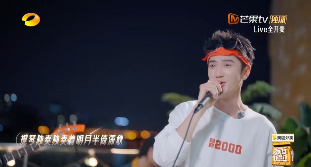 #陈哲远唱月半小夜曲#陈哲远在任意门里唱了粤语歌，害怕自己唱得不好，但大家都觉得
