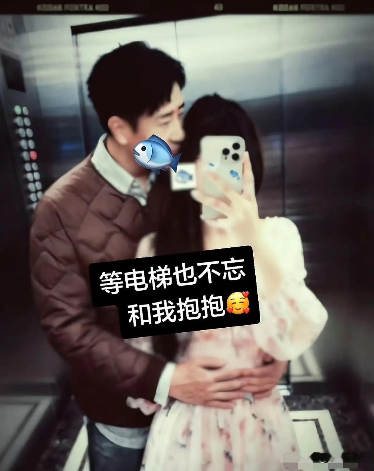 这才是，今天娱乐圈最离谱的新闻。

11月25日，54岁的于和伟，冲上热搜，让人