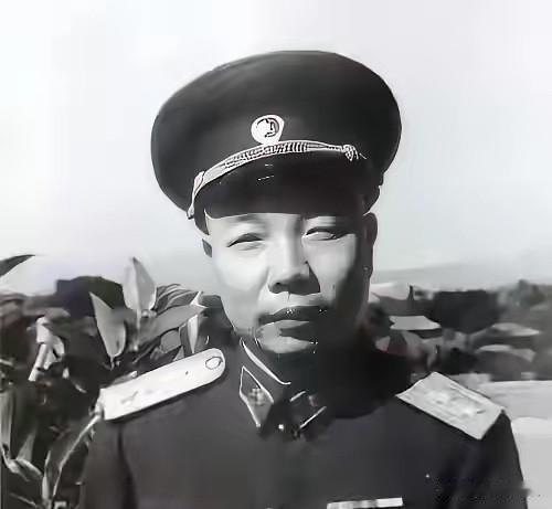 长征途中，一红军干事周书良在筹粮时被土司武装抓走。当萧华前去谈判时，土司放话说：