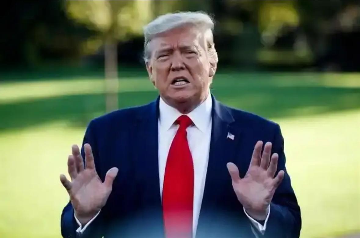 惊天变局！拜登突遭三重暴击：白宫遇袭+外交崩盘+盟友反水

2025年末的华盛顿