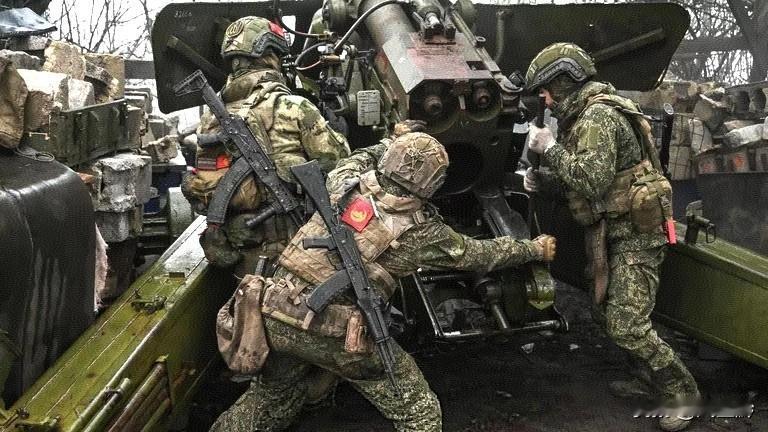 俄防长：解放红军城为顿巴斯最后攻势铺平道路

在俄国防部扩大会议上，俄罗斯国防部